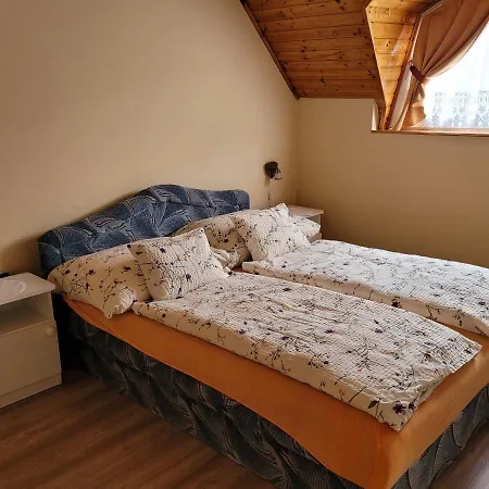 Henrietta Apartmanhaz 아파트