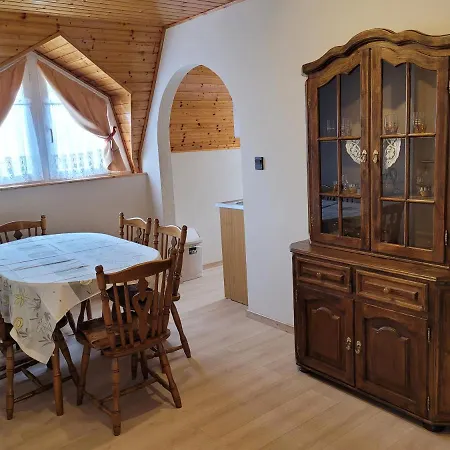 Henrietta Apartmanhaz