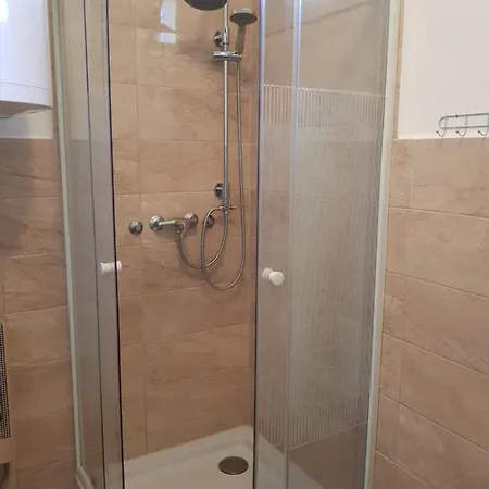 아파트 Henrietta Apartmanhaz *