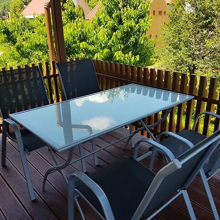 Henrietta Apartmanhaz 아파트