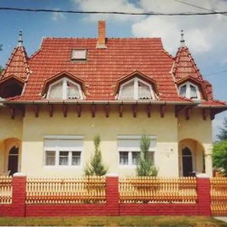 Henrietta Apartmanhaz 잘라카로쉬