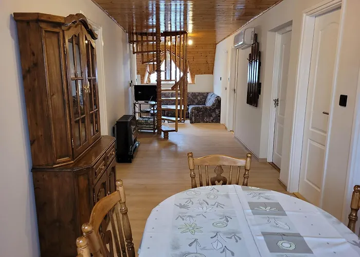 Henrietta Apartmanhaz זלקרוס